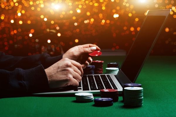 Filipino players browsing superph gaming platform on mobile devices